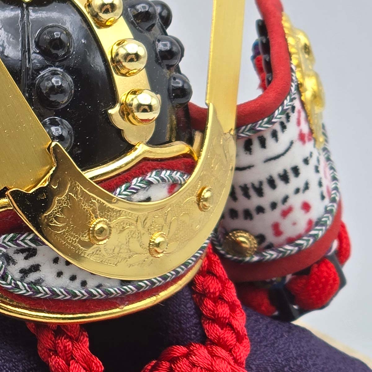 特製小型兜  桐箱入り 8号 大鍬形 長鍬形 吉徳-商品画像