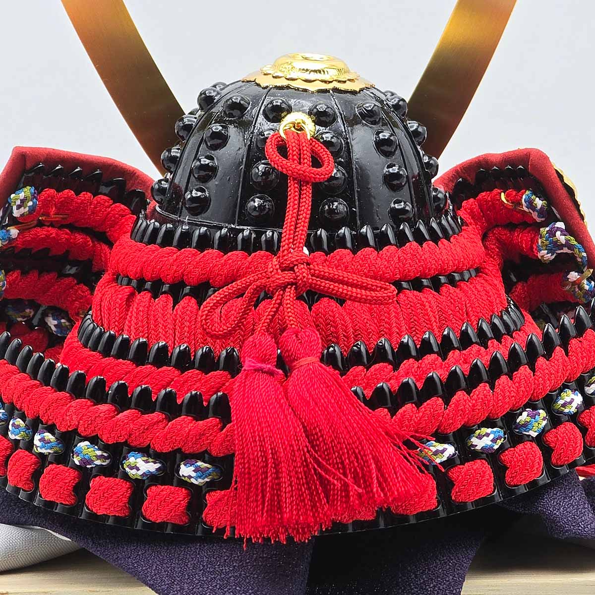 特製小型兜  桐箱入り 8号 大鍬形 長鍬形 吉徳-商品画像