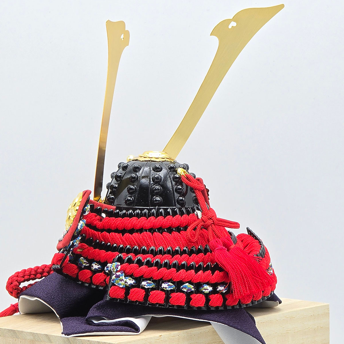 特製小型兜  桐箱入り 8号 大鍬形 長鍬形 吉徳-商品画像