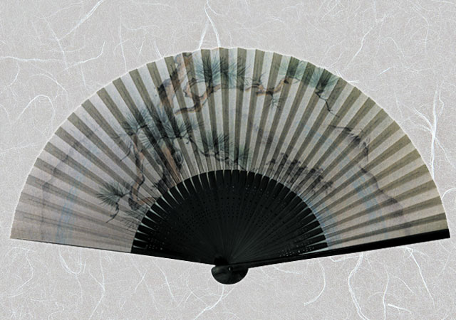 紳士紙扇子 絹張風 松 黒 扇子箱付-商品画像