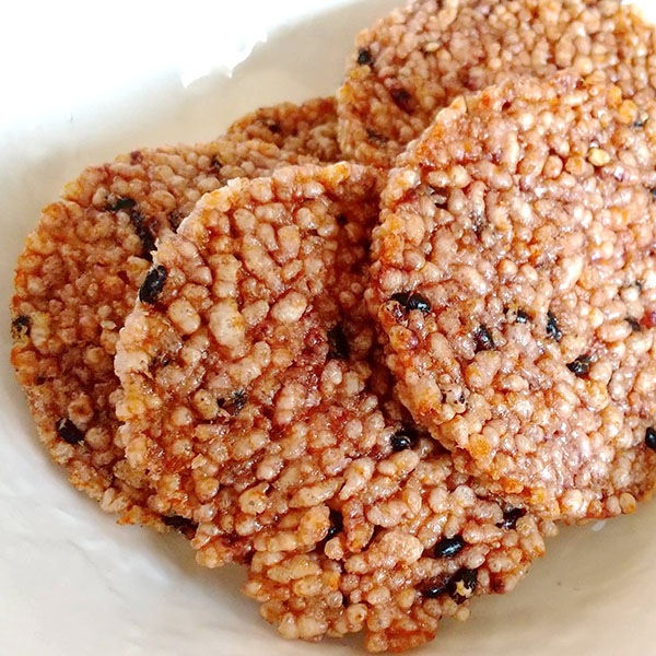 黒米入り　信州りんご米せんべい（70ｇ）× 6袋　■送料無料(沖縄・離島除く)