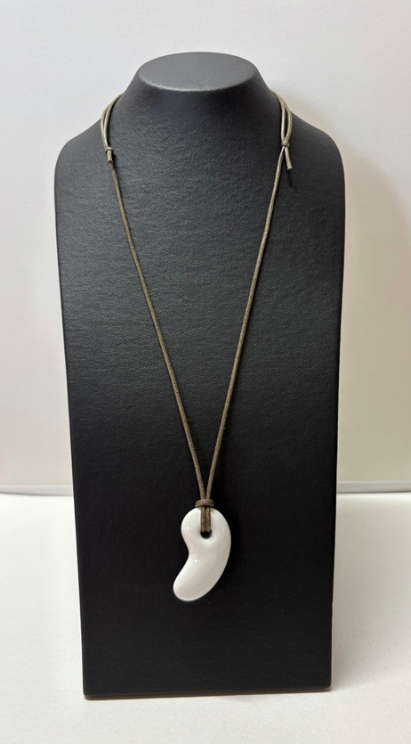 548 ほっとペンダント まがたま