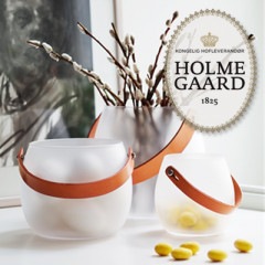 HOLMEGAARD �ۥ�६���� white H16cm<br>DESIGN WITH LIGHT Pot with leather handle white H16cm 4343527 ���饹�ݥå�<br>�ե����� �ݡ����� �쥶���ϥ�ɥ� �ִ� �ݥå� ���饹 ���� �̲��ڥ���ӥ˼����б����ʡۡ�RCP��