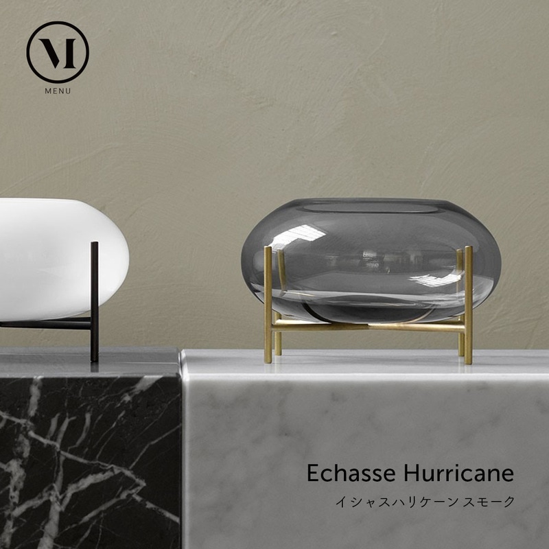 Audo Copenhagen Echasse Hurricane イシャスハリケーン スモーク ティーライトホルダー<br><br>ラミンゴなどの細い脚を表す”echasse”で大人気のイシャスシリーズからティーライトホルダー登場。