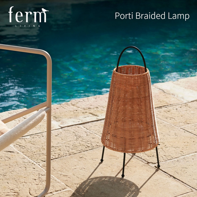 【日本正規販売品】ferm LIVING ファームリビング Porti Braided Lamp ポルティ ブレイデッドランプ 北欧 インテリア 照明 ポータブル<br><br>ソフトで温かみのある光を放つラタン製ポータブルランプ