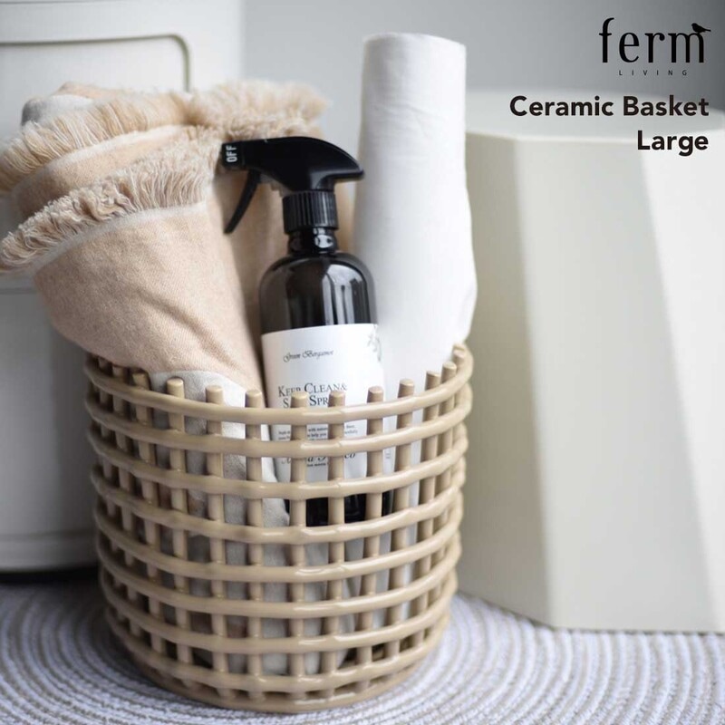 【日本正規販売品】ferm LIVING ファームリビング Ceramic Basket セラミックバスケット Large ラージ オフホワイト カシミア<br><br>伝統的な編み方を取り入れた陶器のバスケット