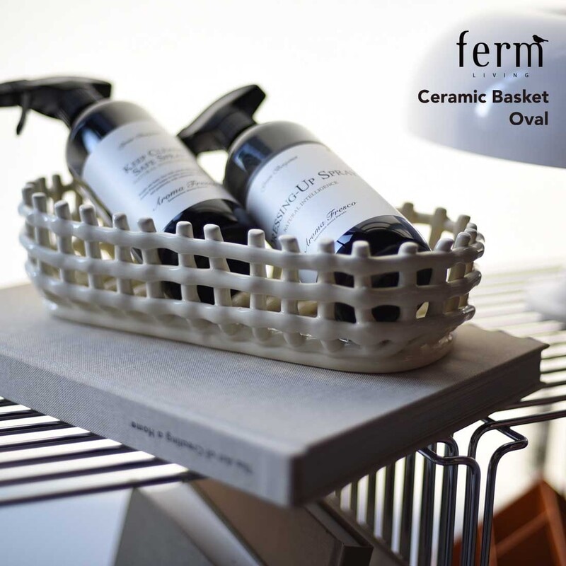 【日本正規販売品】ferm LIVING ファームリビング Ceramic Basket セラミックバスケット Oval オーバル オフホワイト カシミア<br><br>伝統的な編み方を取り入れた陶器のバスケット
