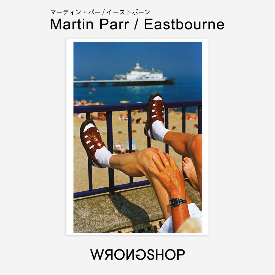 WRONGSHOP ���󥰥���å� Martin Parr �ޡ��ƥ��󡦥ѡ� Eastbourne �������ȥܡ��� �ݥ����� ������<br><br>�ѹ�ǺǤ�ͭ̾�ʼ̿��Ȥΰ�͡��ޡ��ƥ��󡦥ѡ��ˤ�뿷�����̿����꡼��
