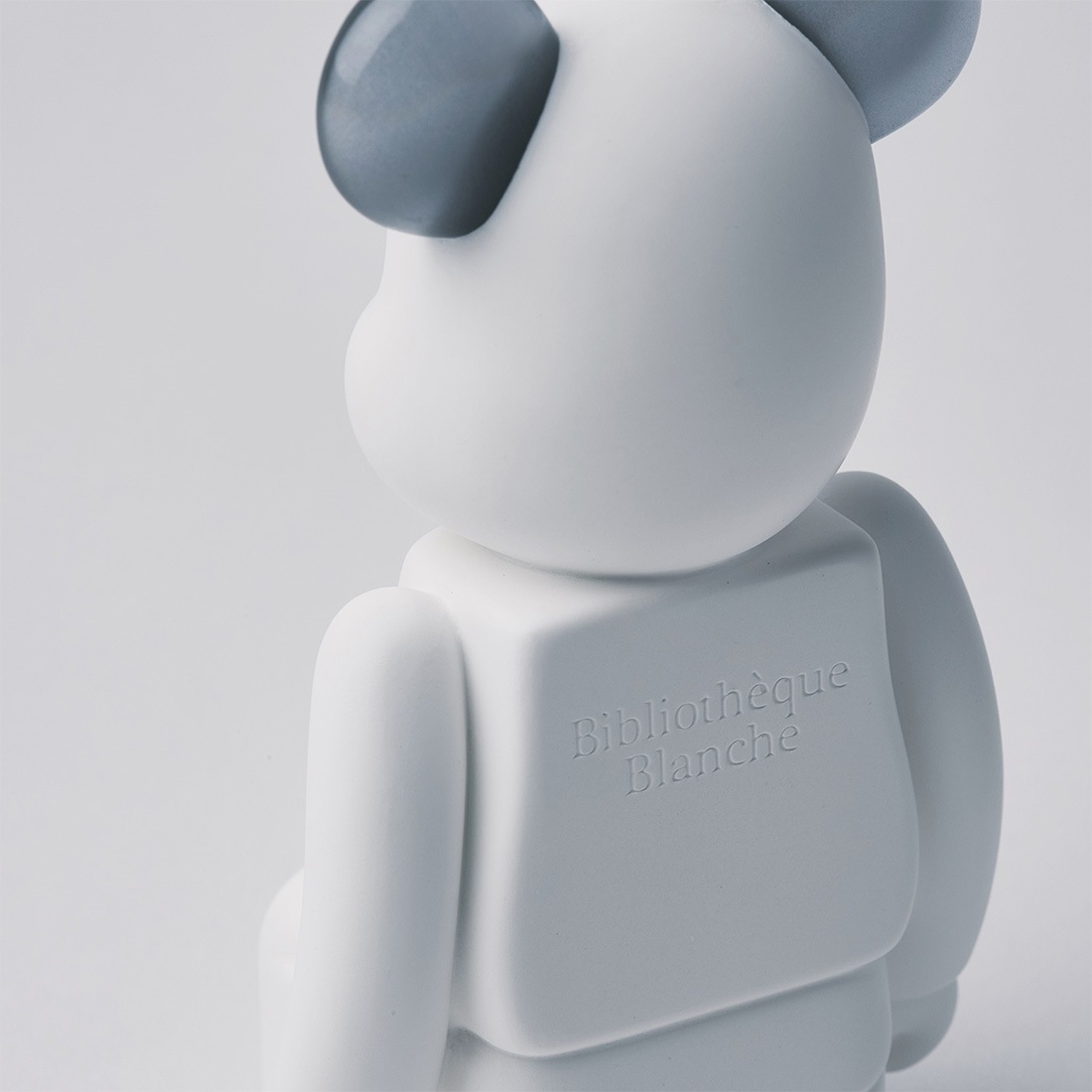 Ballon �Х��� BE@RBRICK AROMA ORNAMENT No.0 LUMINOUS WHITE GRAY �٥��֥�å� �����ޥ����ʥ��� �߸� ȯ�� �롼��ե쥰��� ����ߥå�<br><br>�٥��֥�å��Υ���ߥå��������ޥǥ��ե塼�����ڥ��ե��ý���