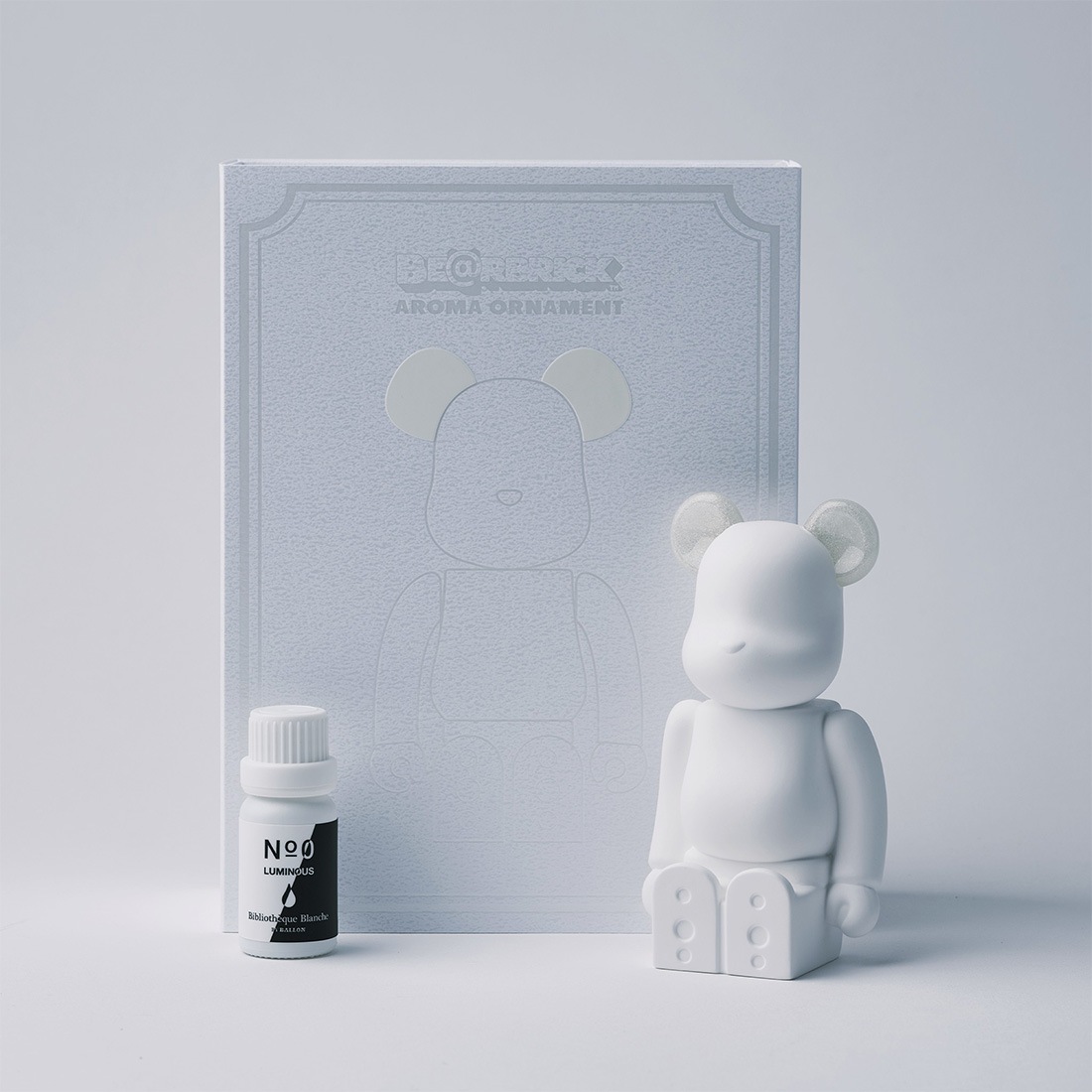 Ballon �Х��� BE@RBRICK AROMA ORNAMENT No.0 LUMINOUS WHITE GRAY �٥��֥�å� �����ޥ����ʥ��� �߸� ȯ�� �롼��ե쥰��� ����ߥå�<br><br>�٥��֥�å��Υ���ߥå��������ޥǥ��ե塼�����ڥ��ե��ý���