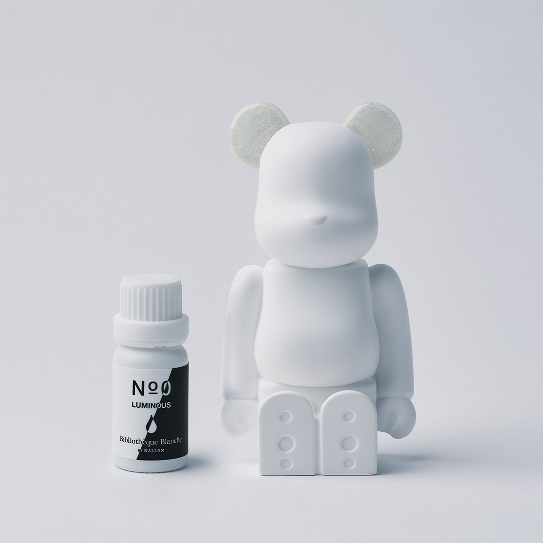 Ballon �Х��� BE@RBRICK AROMA ORNAMENT No.0 LUMINOUS WHITE GRAY �٥��֥�å� �����ޥ����ʥ��� �߸� ȯ�� �롼��ե쥰��� ����ߥå�<br><br>�٥��֥�å��Υ���ߥå��������ޥǥ��ե塼�����ڥ��ե��ý���