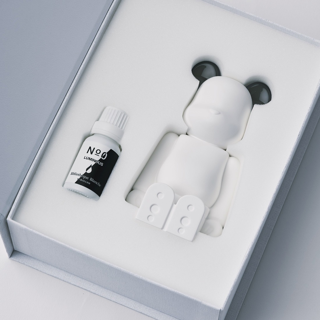 Ballon �Х��� BE@RBRICK AROMA ORNAMENT No.0 LUMINOUS WHITE GRAY �٥��֥�å� �����ޥ����ʥ��� �߸� ȯ�� �롼��ե쥰��� ����ߥå�<br><br>�٥��֥�å��Υ���ߥå��������ޥǥ��ե塼�����ڥ��ե��ý���