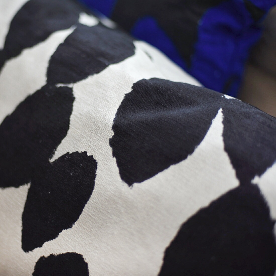 ��SALE�ۥ����ݥ��Բ� mina perhonen �ߥ� �ڥ�ۥͥ� �� Kvadrat �������ɥ� Slow Dance cushion ���������󥹥��å���� 50x70cm ������ Akira Minagawa �̲�