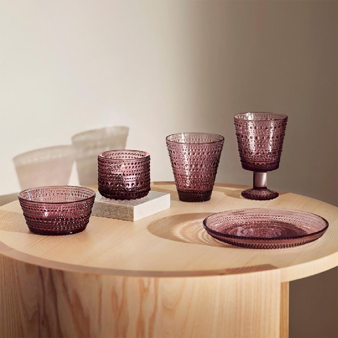 iittala ���å��� �����ƥإ�� Kastehelmi �ץ졼�� ���롼�� �ѥ��󥰥꡼�� �����С��ȥ��å� Oiva Toikka �� ��17cm �ե������ ���饹 ��������<br><br>�ե�����ɸ�ǡ�Ϫ�Τ������פ��̣���륫���ƥإ��