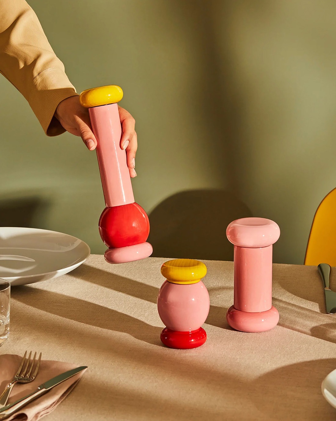 ALESSI TWERGI ����� �ڥåѡ� �ߥ� ����å� �ȥ����른 SALT PEPPER MILL ES18 �������祦���� Ettore Sottsass ���åȥ졦���åȥ���<br><br>�����ꥢ��ǥ�����ε𾢡����åȥ졦���åȥ����ˤ�äƥǥ����󤵤줿�֥ʺ�Υ���ȡ��ڥåѡ��ߥ�