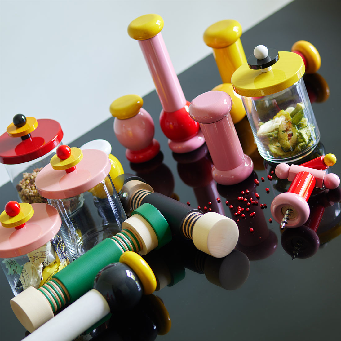 ALESSI TWERGI ����� �ڥåѡ� �ߥ� ����å� �ȥ����른 SALT PEPPER MILL ES19 �������祦���� Ettore Sottsass ���åȥ졦���åȥ���<br><br>�����ꥢ��ǥ�����ε𾢡����åȥ졦���åȥ����ˤ�äƥǥ����󤵤줿�֥ʺ�Υ���ȡ��ڥåѡ��ߥ�