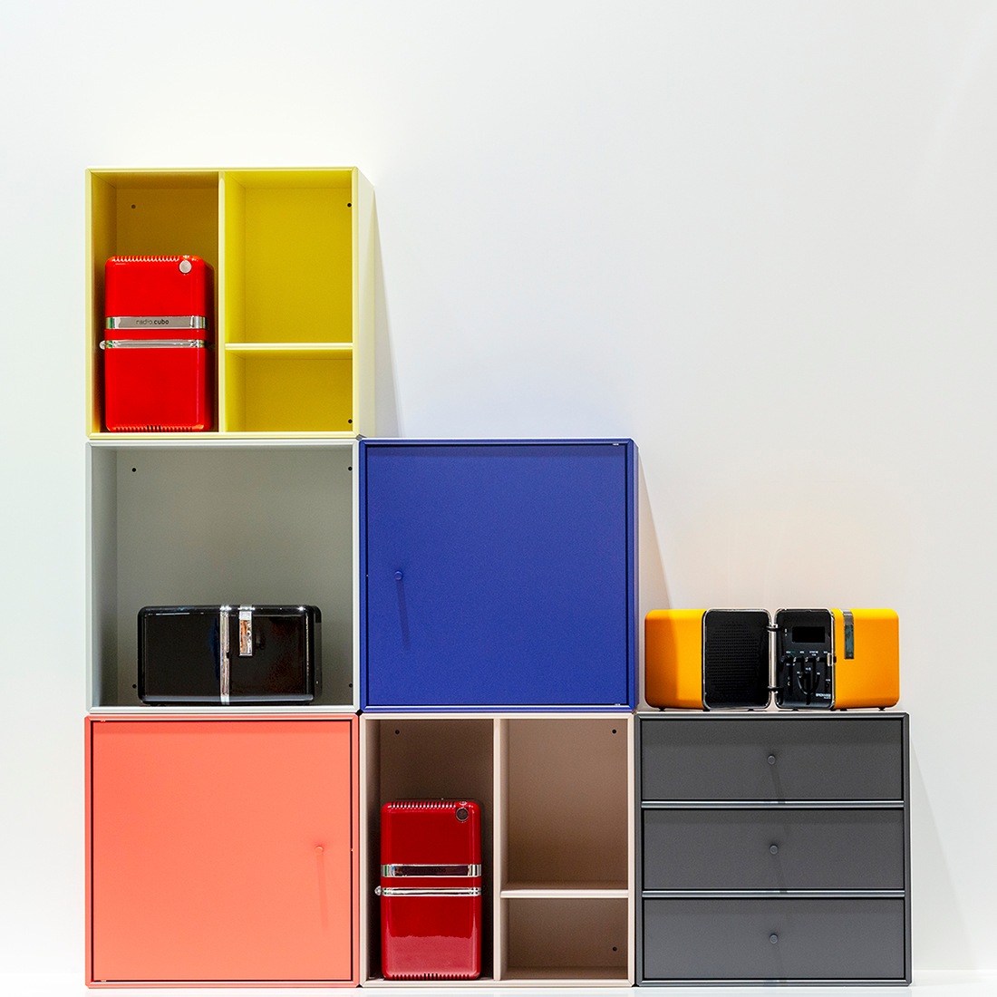 BRIONVEGA �֥ꥪ��٥� radio.cubo �饸�����塼�� 50��ǯ��ǥ� �ݡ����֥� �����ǥ��� Bluetooth ���ż� ��⥳��  �ޥ륳�����̡��� ����㡼�ɡ����åѡ�