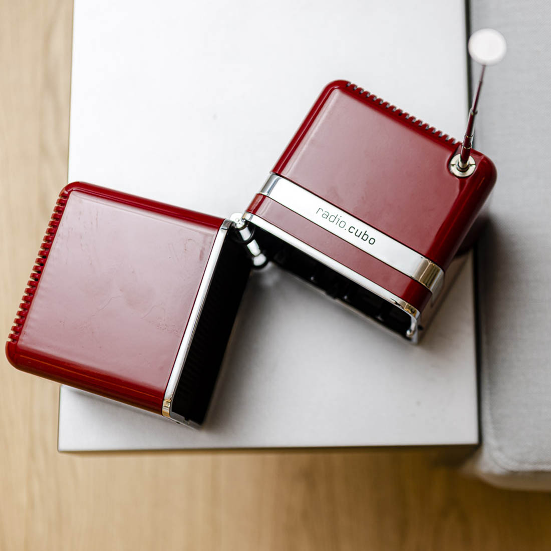 BRIONVEGA �֥ꥪ��٥� radio.cubo �饸�����塼�� 50��ǯ��ǥ� �ݡ����֥� �����ǥ��� Bluetooth ���ż� ��⥳��  �ޥ륳�����̡��� ����㡼�ɡ����åѡ�