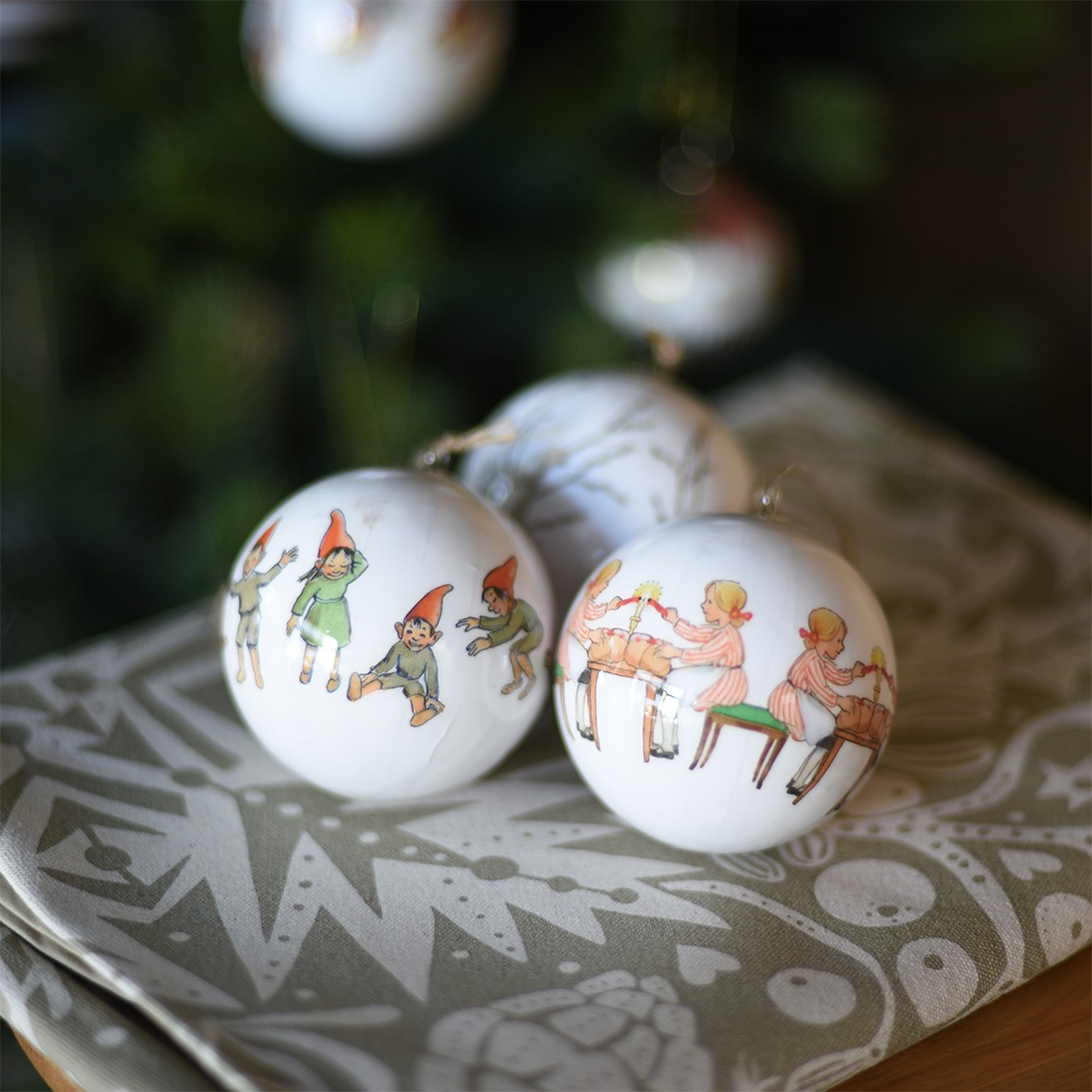 �ڥݥ������ץ쥼��ȡ���濫���Design House Stockholm Elsa Beskow Christmas Tree Ornament 3�ĥ��å� ���륵 �٥����� ���ꥹ�ޥ��ĥ꡼ �����ʥ��� Catharina Kippel ������ʡ����åڥ� �ǥ�����ϥ��� ���ȥå��ۥ�� ���֥���