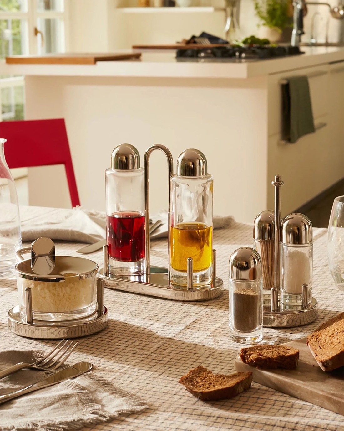 ALESSI CONDIMENT SET ����å� Ĵ̣�����쥻�å� 5070 Ettore Sottsass ���åȥ졦���åȥ��� ������ ���ѥ����ܥȥ� ������ �ӥͥ��� �� ��ܥ<br><br>�ǥ����󳦤ˤ������̿���ϻϼԤΰ�ͥ��åȥ졦���åȥ����ǥ�����