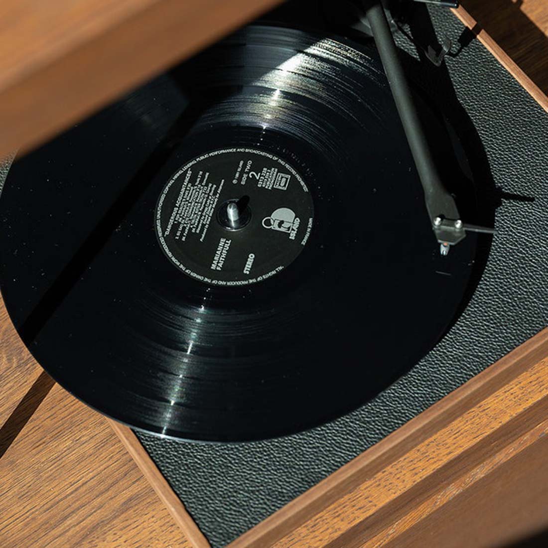 La Boite concept �顦�ܥ�åȥ��󥻥ץ� Square CC ������ơ��֥� �쥳���� �����ǥ���<br>����ץ��¤���˽ɤ륯��եȥޥ󥷥å�