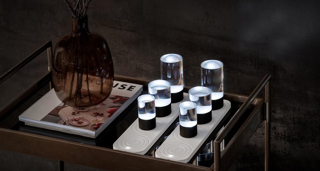 UYUNI LIGHTING Rechargeable Base�ʥߥǥ������ ���� ����� ����㡼����֥�١���<br><br>�����ɥ���֤��ƽ��Ť������㡼����֥�١���