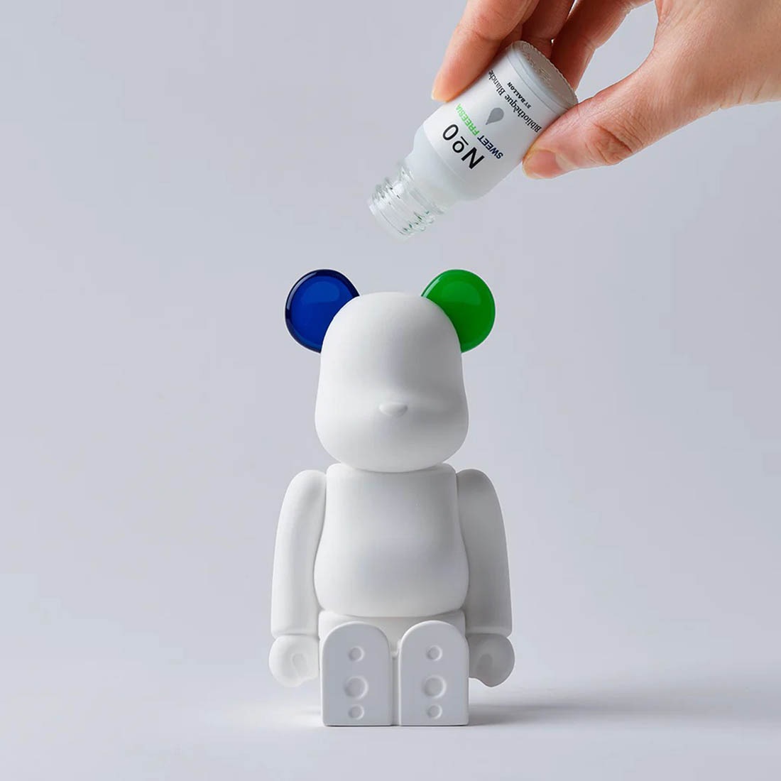 BE@RBRICK AROMA ORNAMENT No.0 COLOR W-DOUBLE  �٥��֥�å� �����ޥ����ʥ��� �롼��ե쥰��� ����ߥå��������ޥǥ��ե塼���� �ϥ�ɥᥤ��<br><br>�٥��֥�å��Υ���ߥå��������ޥǥ��ե塼�����ڥ��ե��ý���