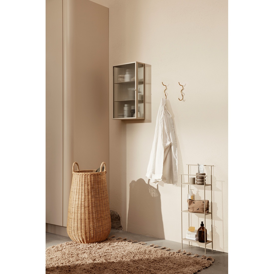 ferm LIVING �ե������ӥ� Curvature Hook �����Х��奢 �եå� �̲� ����ƥꥢ ��Ǽ �ɳݤ� �����ȥϥ󥬡� ������<br><br>ͭ��Ū�ʥե����β����ѥ��������꡼���꡼��