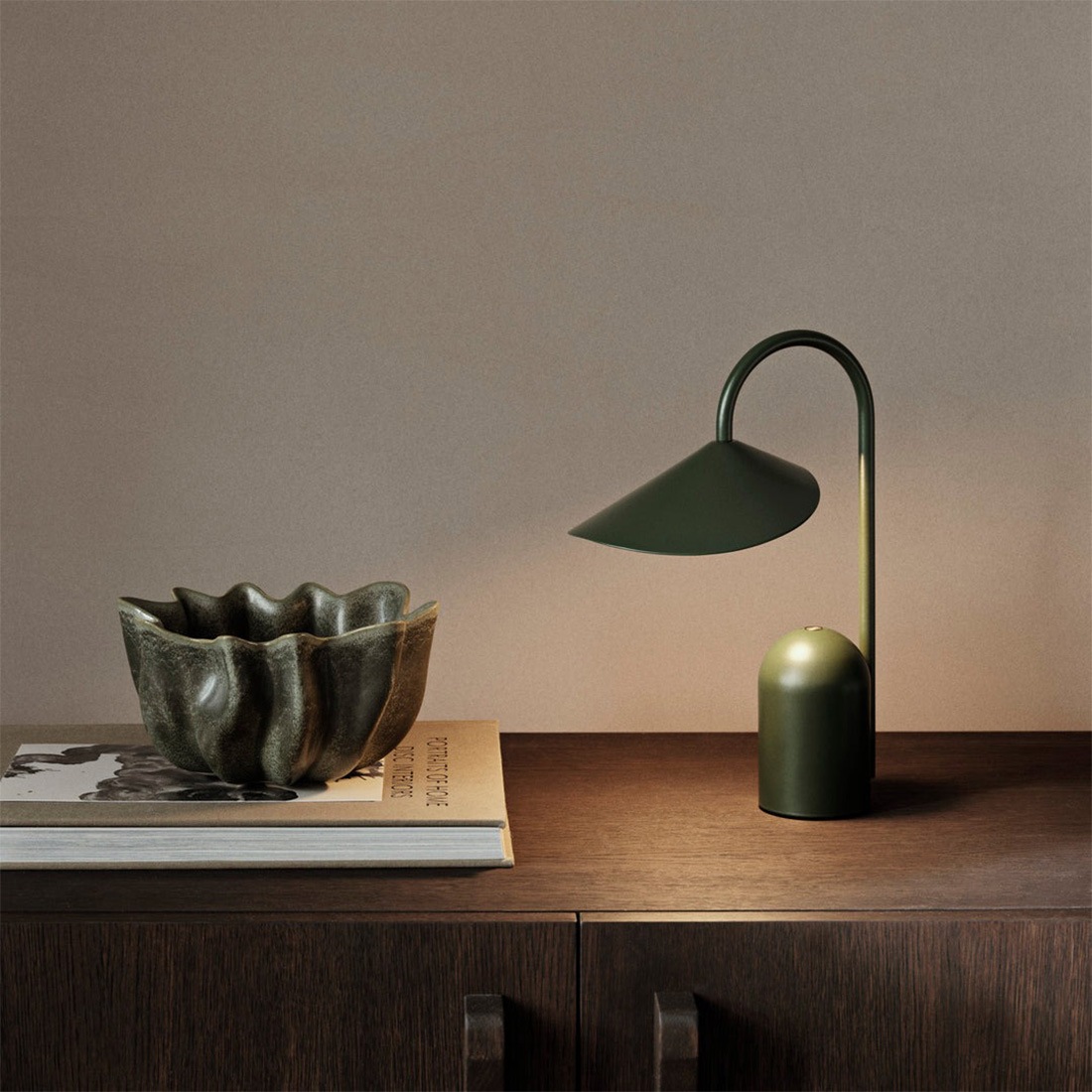 ferm LIVING �ե������ӥ� Arum Portable Lamp �������ݡ����֥���� LED ���� �̲� �ơ��֥����<br><br>�������Ӳ�ǽ�ʥݡ����֥����