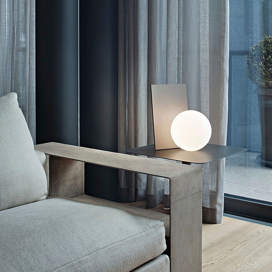 FLOS フロス Extra T エクストラティー テーブルランプMichael 