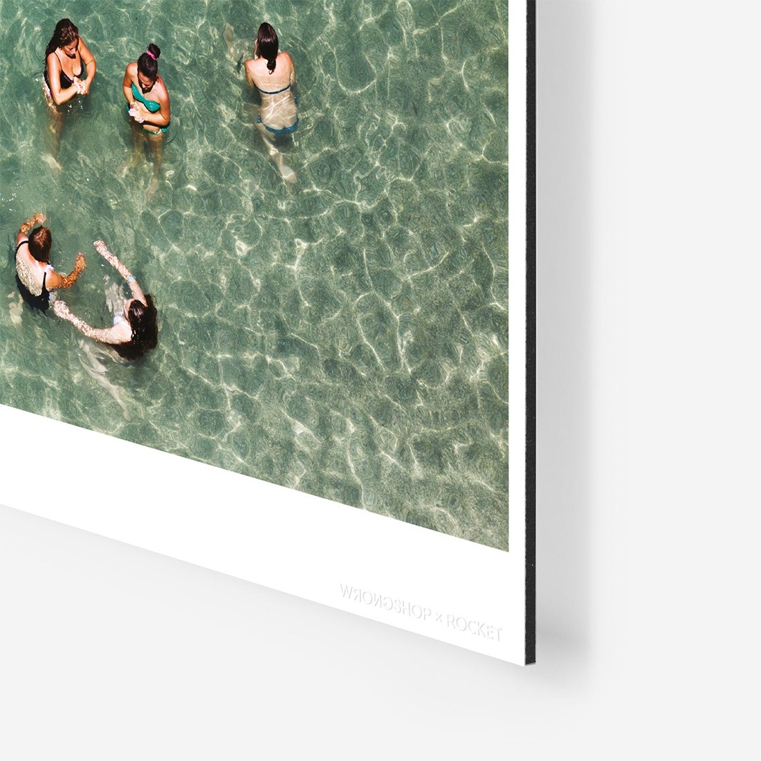 WRONGSHOP ���󥰥���å� Martin Parr �ޡ��ƥ��󡦥ѡ� sorrento ������ �ݥ����� ������<br><br>�ѹ�ǺǤ�ͭ̾�ʼ̿��Ȥΰ�͡��ޡ��ƥ��󡦥ѡ��ˤ�뿷�����̿����꡼��