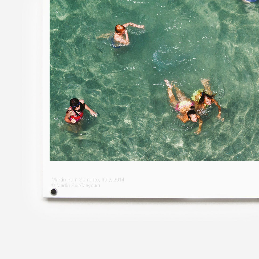 WRONGSHOP ���󥰥���å� Martin Parr �ޡ��ƥ��󡦥ѡ� sorrento ������ �ݥ����� ������<br><br>�ѹ�ǺǤ�ͭ̾�ʼ̿��Ȥΰ�͡��ޡ��ƥ��󡦥ѡ��ˤ�뿷�����̿����꡼��