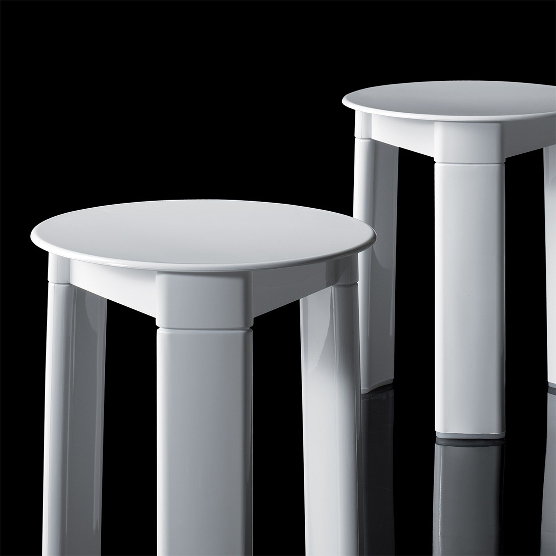 gedy ���ǥ� �ȥꥪ���ġ��� TRIO STOOL �ػ� �����ɥơ��֥� �� �ۥ磻�� Olaf Von Bohr ����ա��ե��󡦥ܥ� �����ꥢ<br><br>�����ɥơ��֥�ˤ�������Υץ饹���å����ġ���