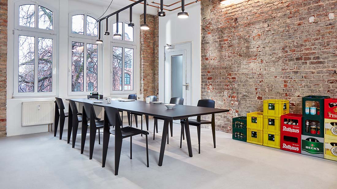 vitra �����ȥ� Standard SP �����������SP �Х���� Jean Prouve ����󡦥֥롼���� �ػ�<br><br>����󡦥ץ롼�����ˤ�äƥǥ����󤵤줿˭�٤ʥ��顼Ÿ���Υ���������ɥ�����