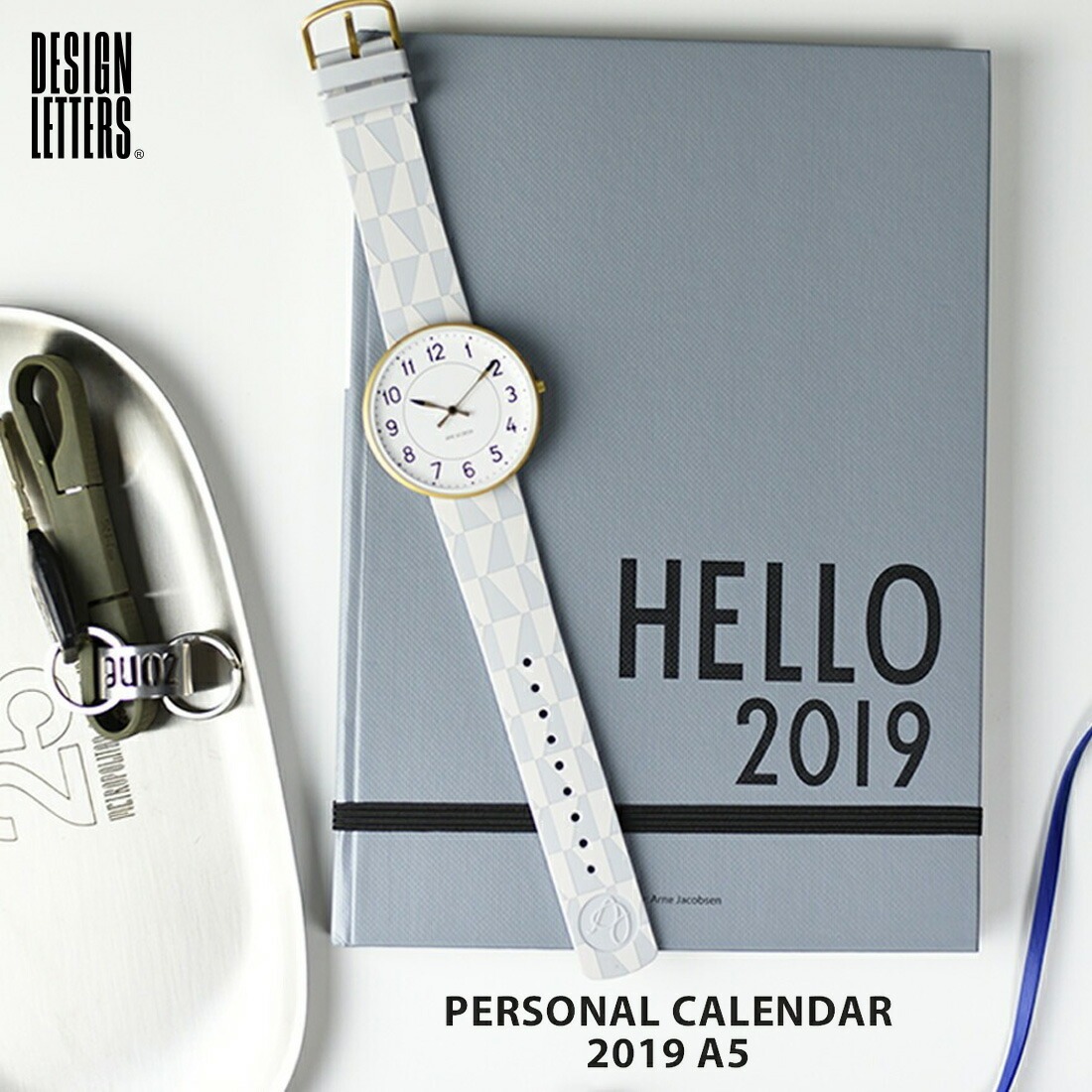 ����������Ź�ۡ�DESIGN LETTERS��PERSONAL CALENDAR 2019 A5�ѡ����ʥ륫�����������ƥå�����<br>�ǥ�����쥿���� Arne Jacobsen ����͡��䥳�֥��� �ϡ��ɥ��С����ܡ���Ģ�ڥ���ӥ˼����б����ʡۡ�RCP��