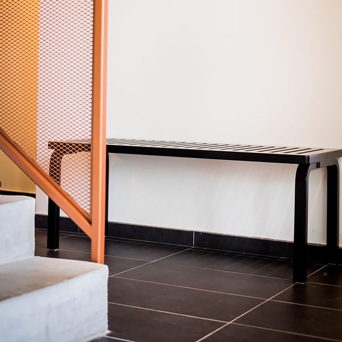 �ڥݥ��ȥ����ɥץ쥼��ȡ�artek ����ƥå� �٥�� 153A �֥�å� �ۥ磻�� �ػ� ���������������� L��å� �ե������