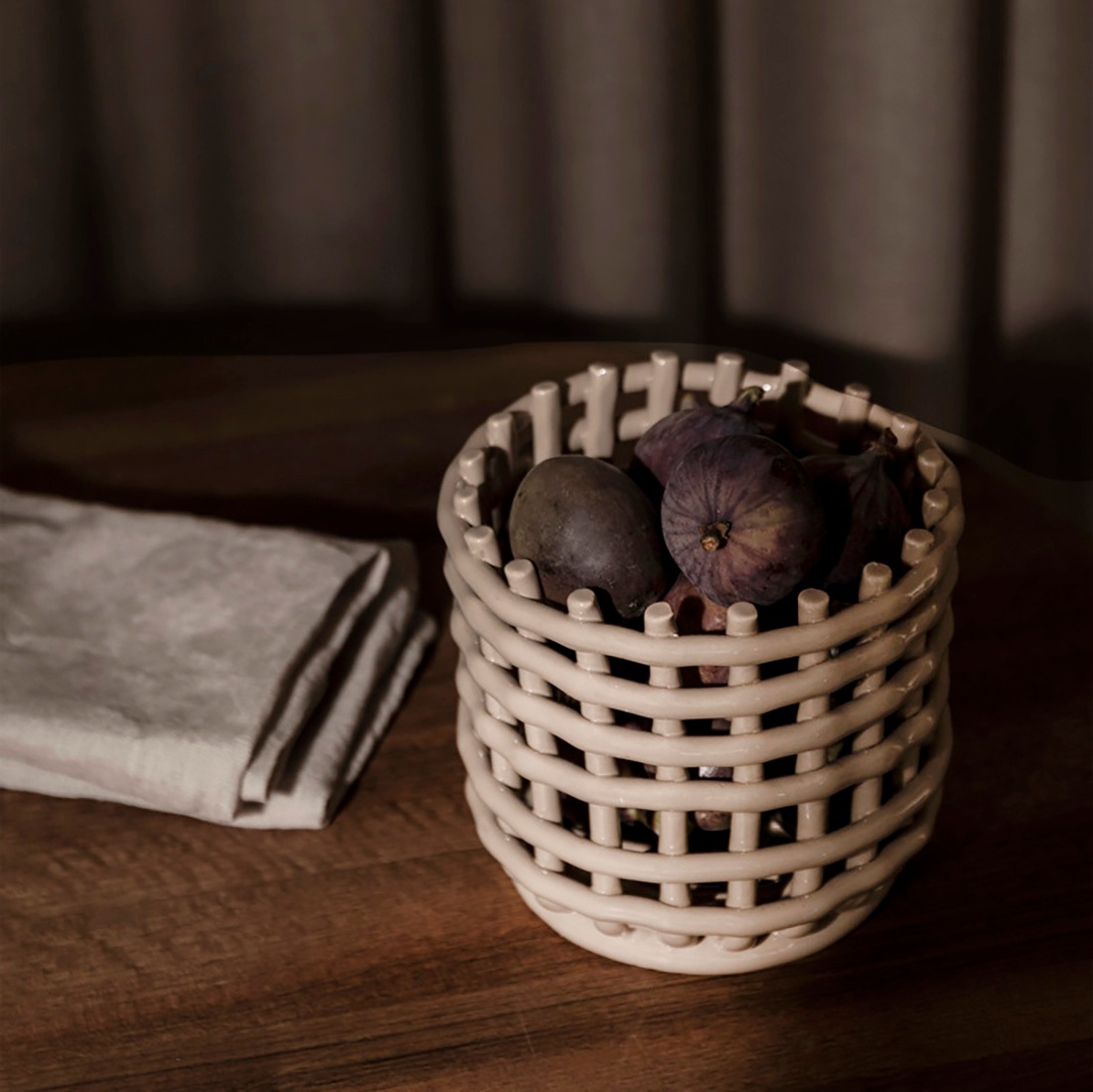 ferm LIVING եӥ Ceramic Basket ߥåХå Small եۥ磻 ߥ Ǽ  ȭС ץȥС Хå<br><br>ŪԤ줿ƫΥХå