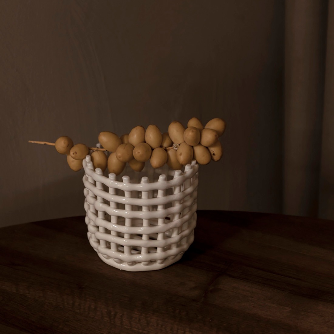 ferm LIVING եӥ Ceramic Basket ߥåХå Small եۥ磻 ߥ Ǽ  ȭС ץȥС Хå<br><br>ŪԤ줿ƫΥХå