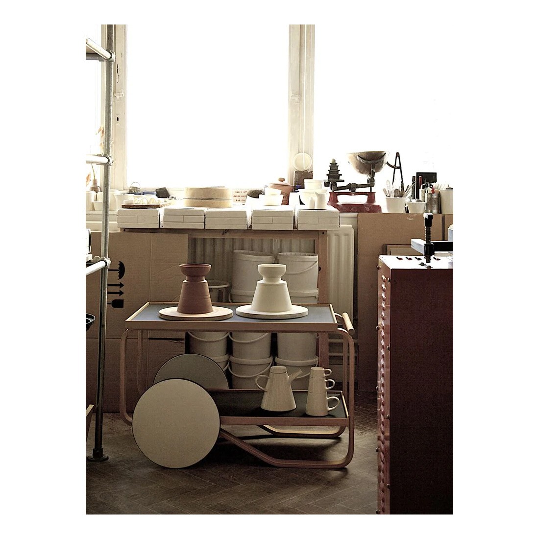 �ڥݥ��ȥ����ɥץ쥼��ȡ�artek ����ƥå� �ƥ����ȥ��꡼ tea trolley 901 teatrolley �֥�å� �ۥ磻�� �ơ��֥� ���� �����դ� �̲� ����ƥꥢ