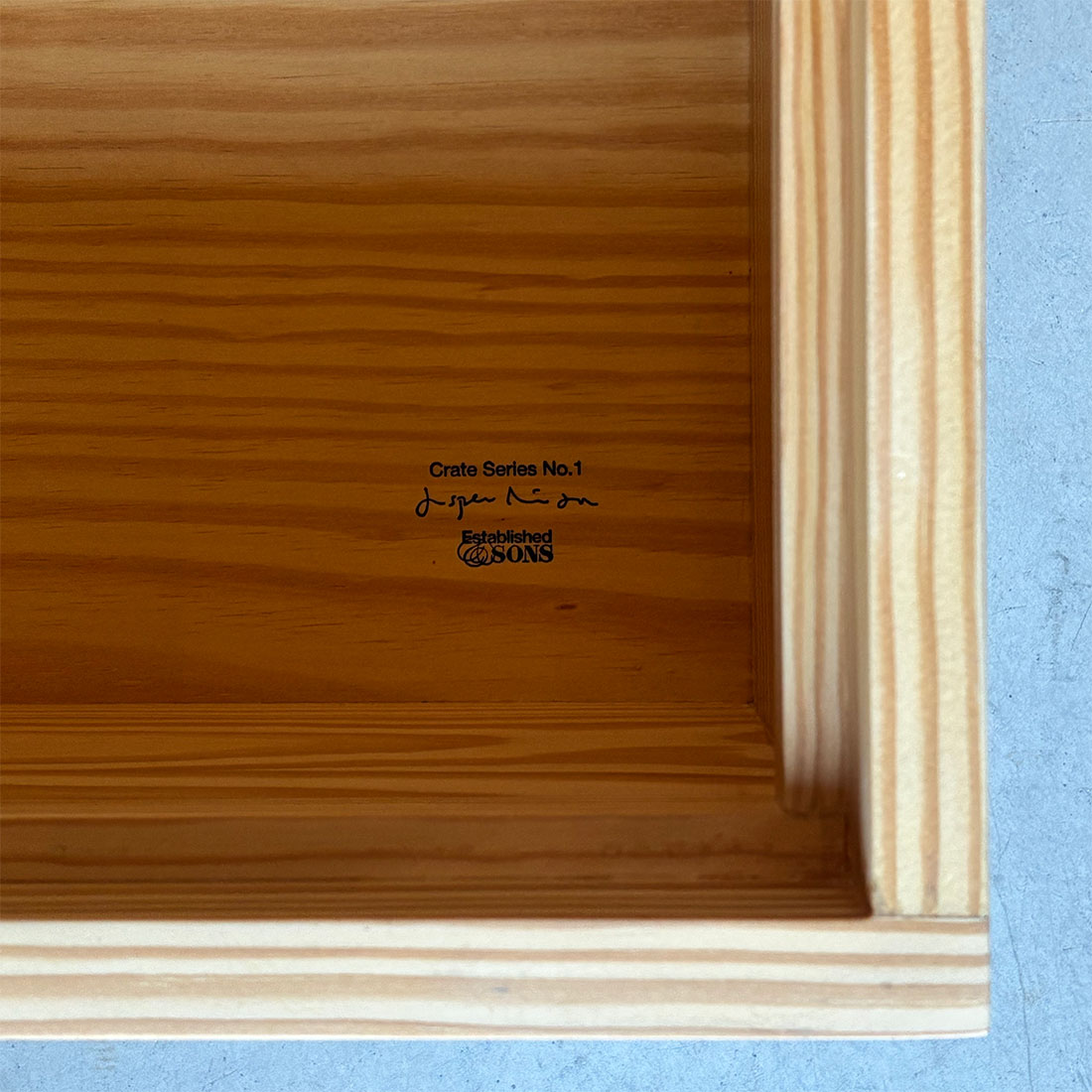 Established&Sons �������֥�å���ɥ���ɥ��� Crate Series  green hinge ���졼�ȥ��꡼�� ���꡼��ҥ� Jasper Morrison ���㥹�ѡ�����꥽�� ��Ǽ �� �������<br><br>����Ū��ʪ�β�ǽ�������ܤ������꡼��