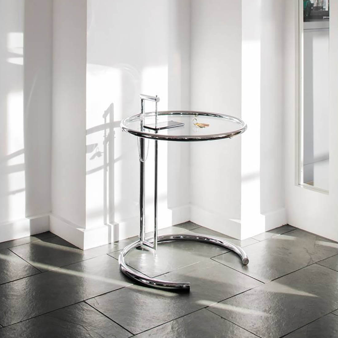 ClassiCon �����㥹���֥�ơ��֥� E1027 ADJUSTABLE TABLE Eileen Gray �����꡼�󡦥��쥤 ���饷���� 1920ǯ�� �ɥ���<br><br>MoMA�˼�¢����Ƥ���20�����Υǥ����󡦥�������