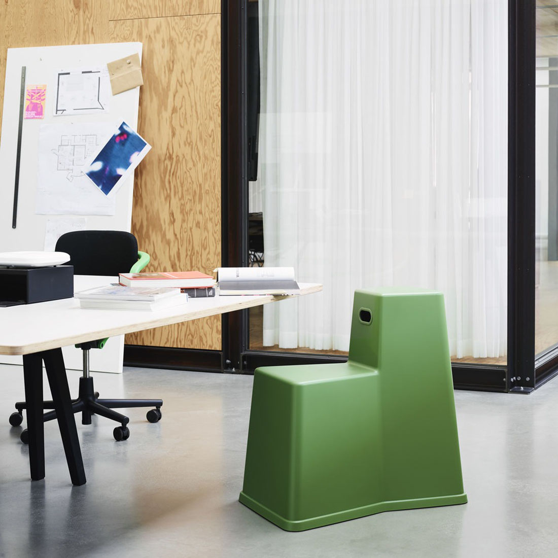 vitra �����ȥ� stooltool ���ġ���ġ��� Konstantin Grcic ���󥹥�����󡦥�����å� �ػ� ������ ���ġ��� �̲�