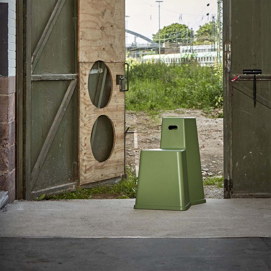 vitra �����ȥ� stooltool ���ġ���ġ��� Konstantin Grcic ���󥹥�����󡦥�����å� �ػ� ������ ���ġ��� �̲�