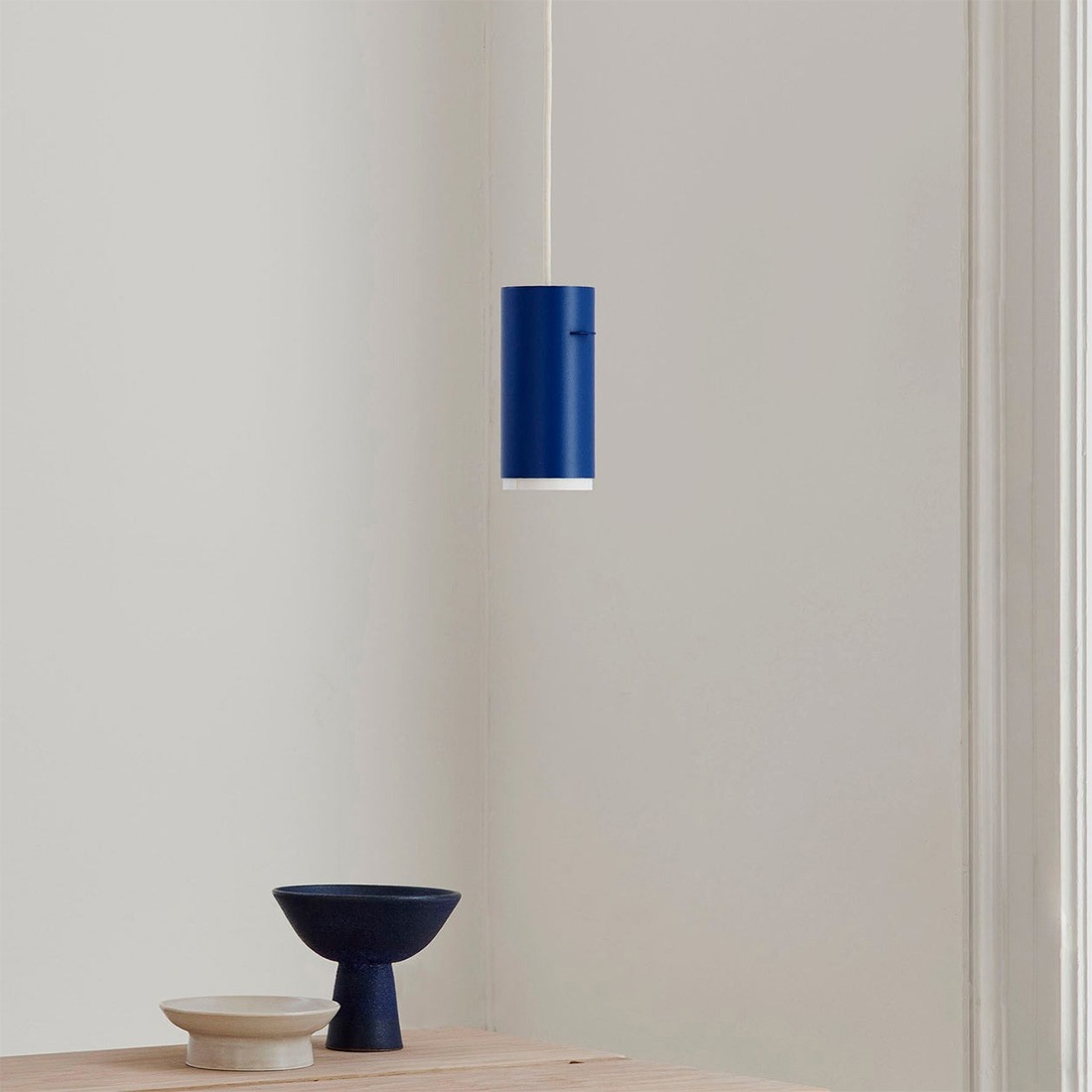 MOEBE �ࡼ�� Tube Pendant ���塼�� �ڥ����� �饤�� LED ����ߥ˥��� �ǥ�ޡ��� �̲� ����<br><br>ȾƩ���λ椬��¦�˻Ź��ޤ줿����ץ�ʥ���ߥ˥�����塼��