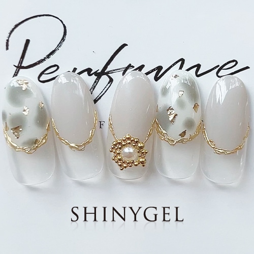 Fleurir ネイルアートコレクション ホワイト ふんわりホワイトとミラーラインで華やかに♪ダルメシアンネイル