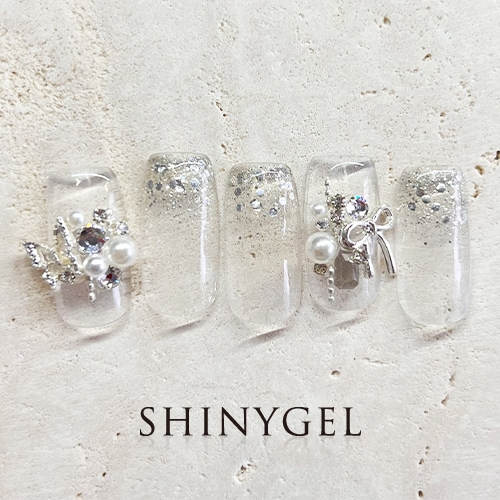 ゴージャスシルバーなクリアネイル