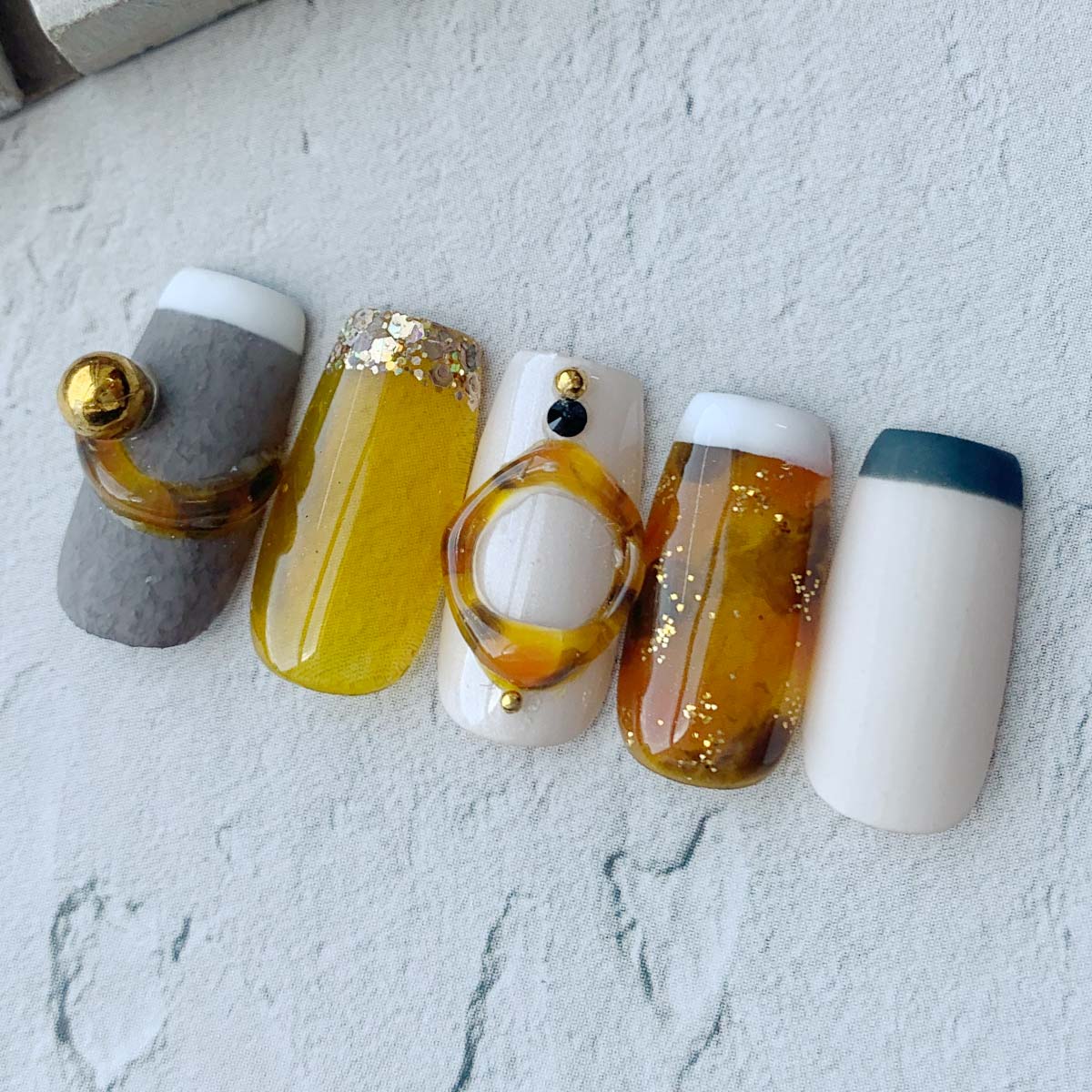 ella BY SHINYGEL：カラージェル　E027　クリーミーラテ （エラバイシャイニージェル） [UV／LED対応○] $