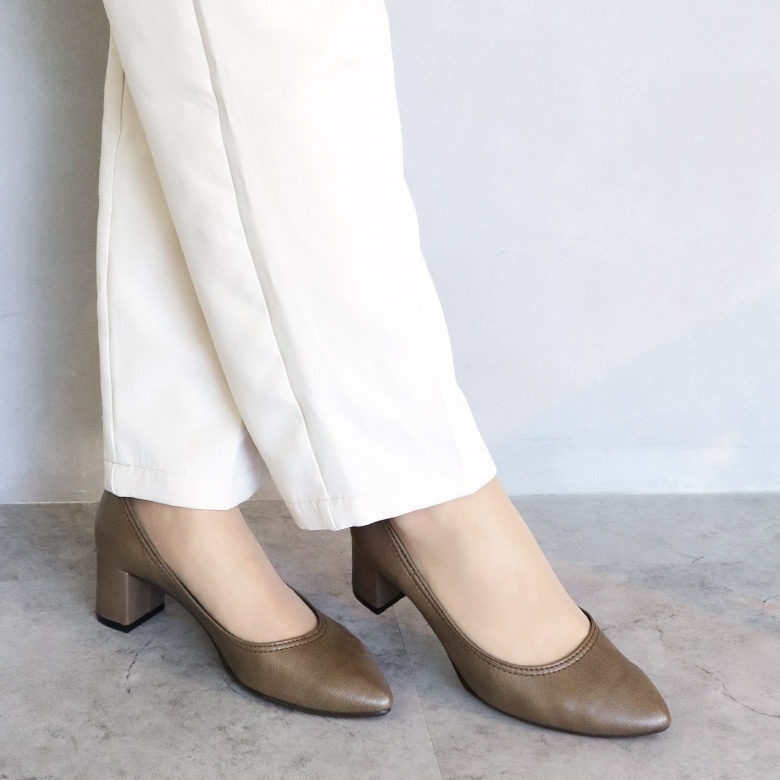 美品✨ダイアナ パンプス アーモンドトゥ ヒール 23.5 ビジネス DIANA ダイアナ パンプス ヒール アーモンドトゥ 23.5 ベージュ
