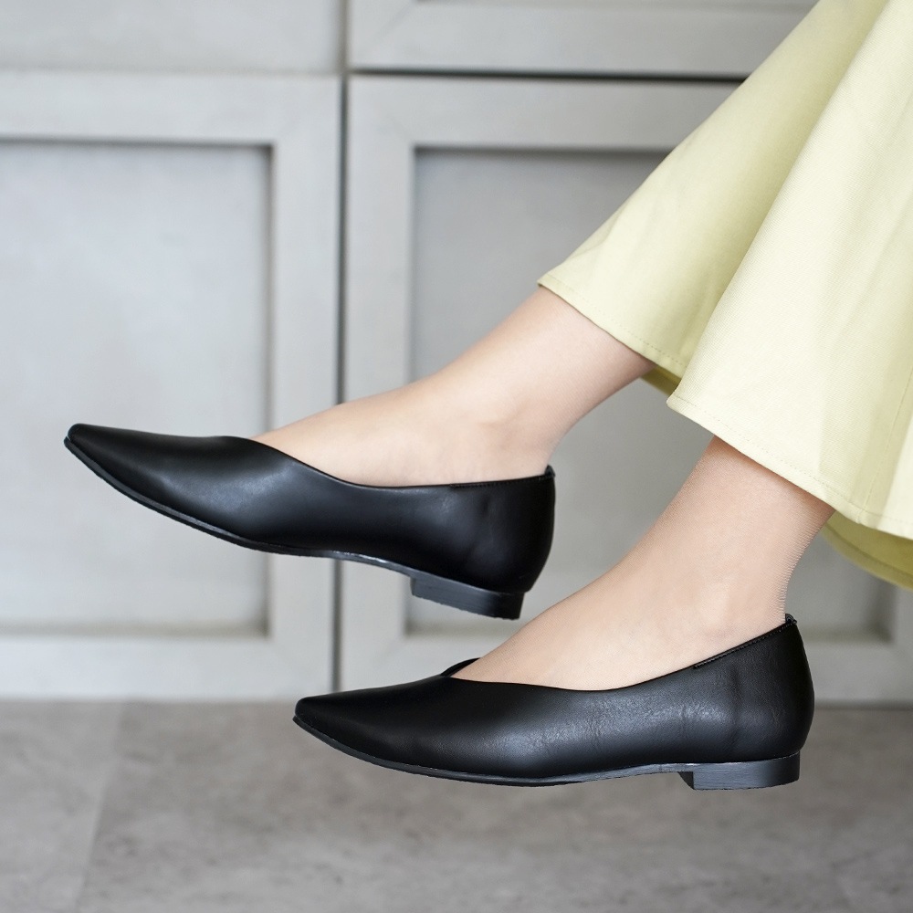 日本製 ポインテッドトゥ Vカットパンプス 1cmヒール