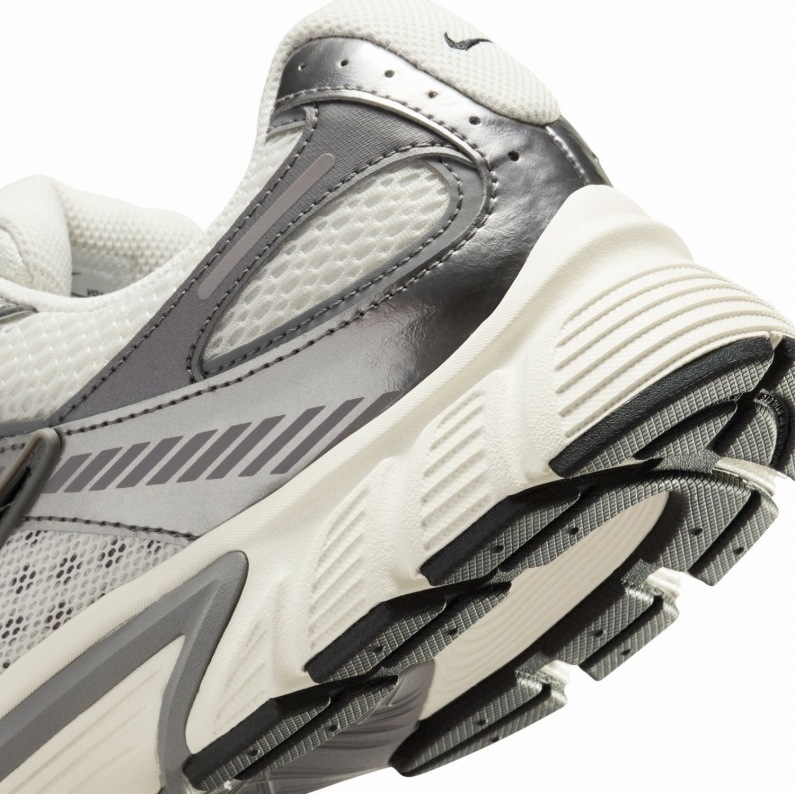 ナイキ NIKE メンズ スニーカー ナイキ V5 RNR HJ5228 009 NIKE V5 RNR ファントム/ブラック-ペンシルポイント-ペンシルポイント